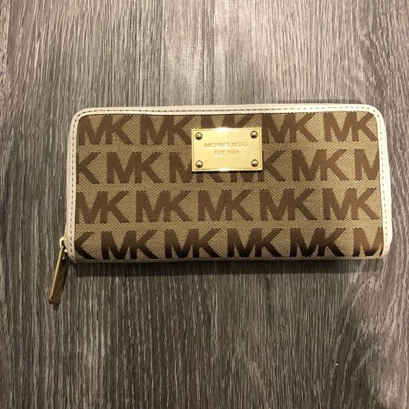 🎉HP🎉Michael Kors Continental Signature Wallet - Picture 2 of 8